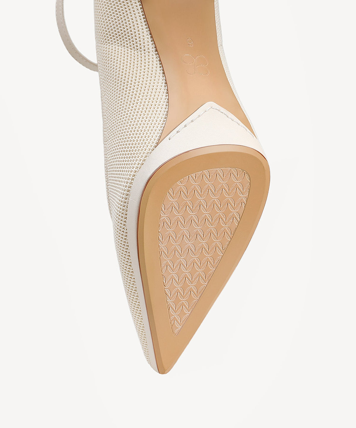 DeltaVista Pointed Toe Heeled Platform Pump